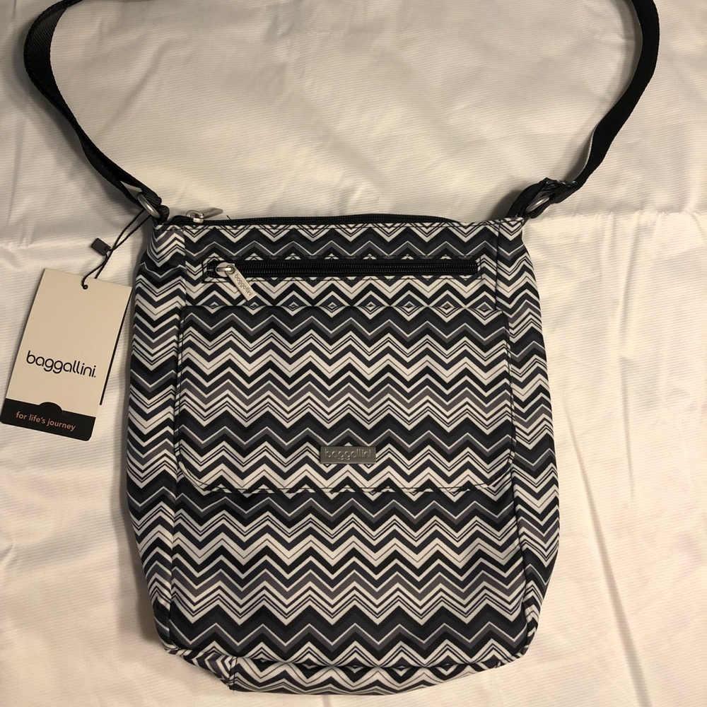 Baggallini cross body town bag